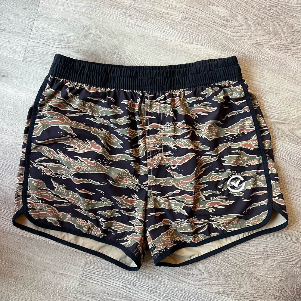 Men’s Virus High Tide Shorts Tiger Camo